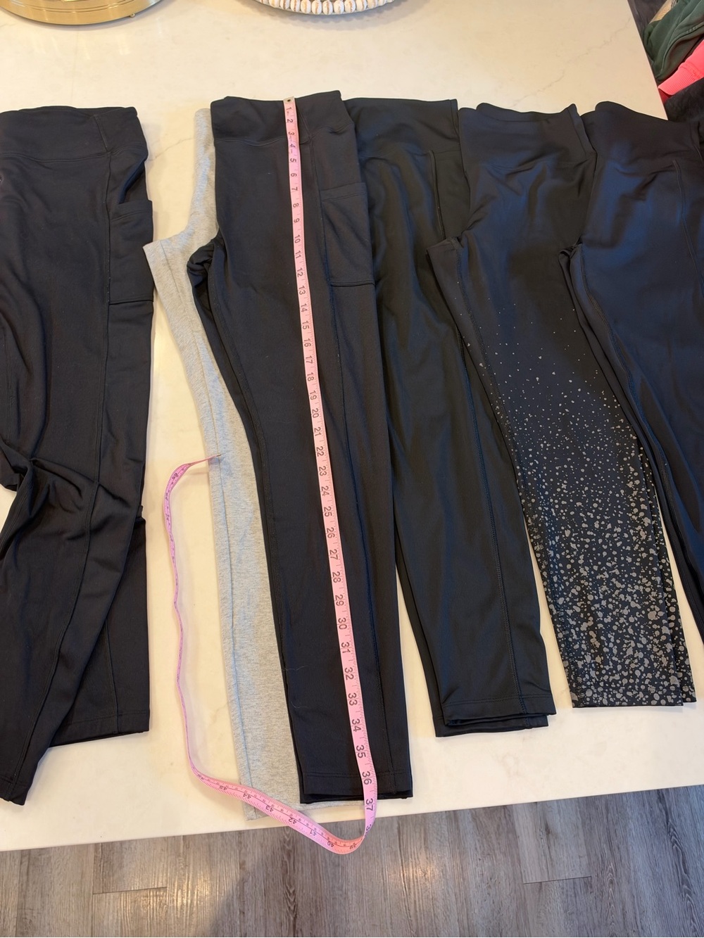 PINK Victoria's Secret đ©· Womenâs Leggings gently used Sz L smoke free home - Picture 2 of 8